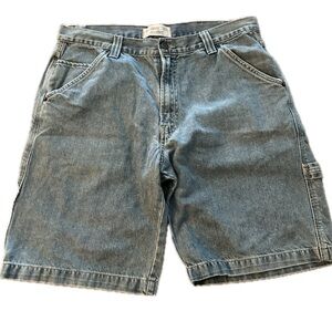 Women’s vintage Levi’s cargo jorts